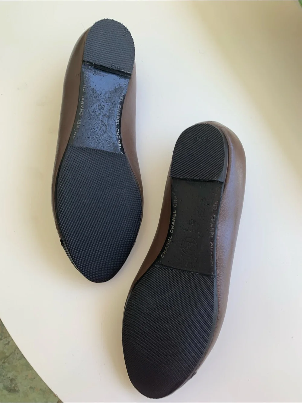 CHANEL Brown Leather Cap-Toe Ballet Flats with Black Toe - Picture 3 of 6